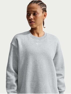 Nike Women's Sportswear Phoenix
Fleece Oversized Crew-Neck Sweatshirt